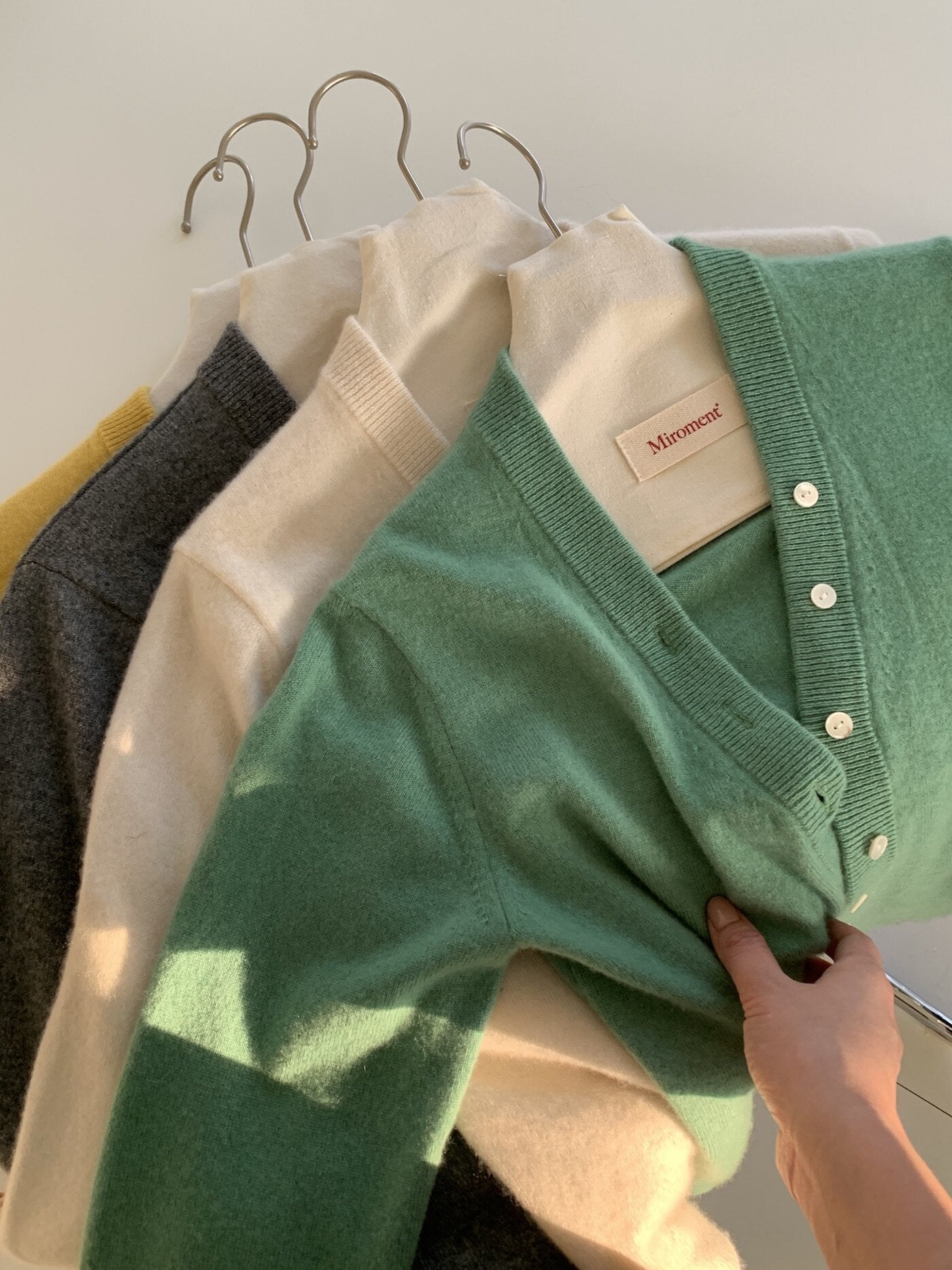 Miroment_Ultra_Soft_Pure_Cashmere_Colorblock_V-neck_Button_Cardigan_Women_Knit_Sweater_MISSTT