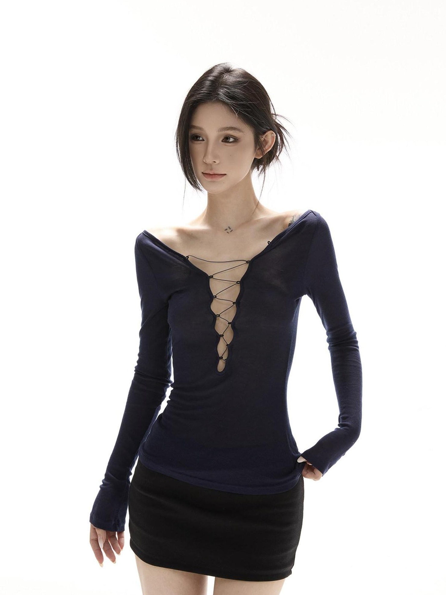 CrushOnit Breathable Tencel V-neck Slim Fit Women Casual Chic Long Sleeve Crop Tops
