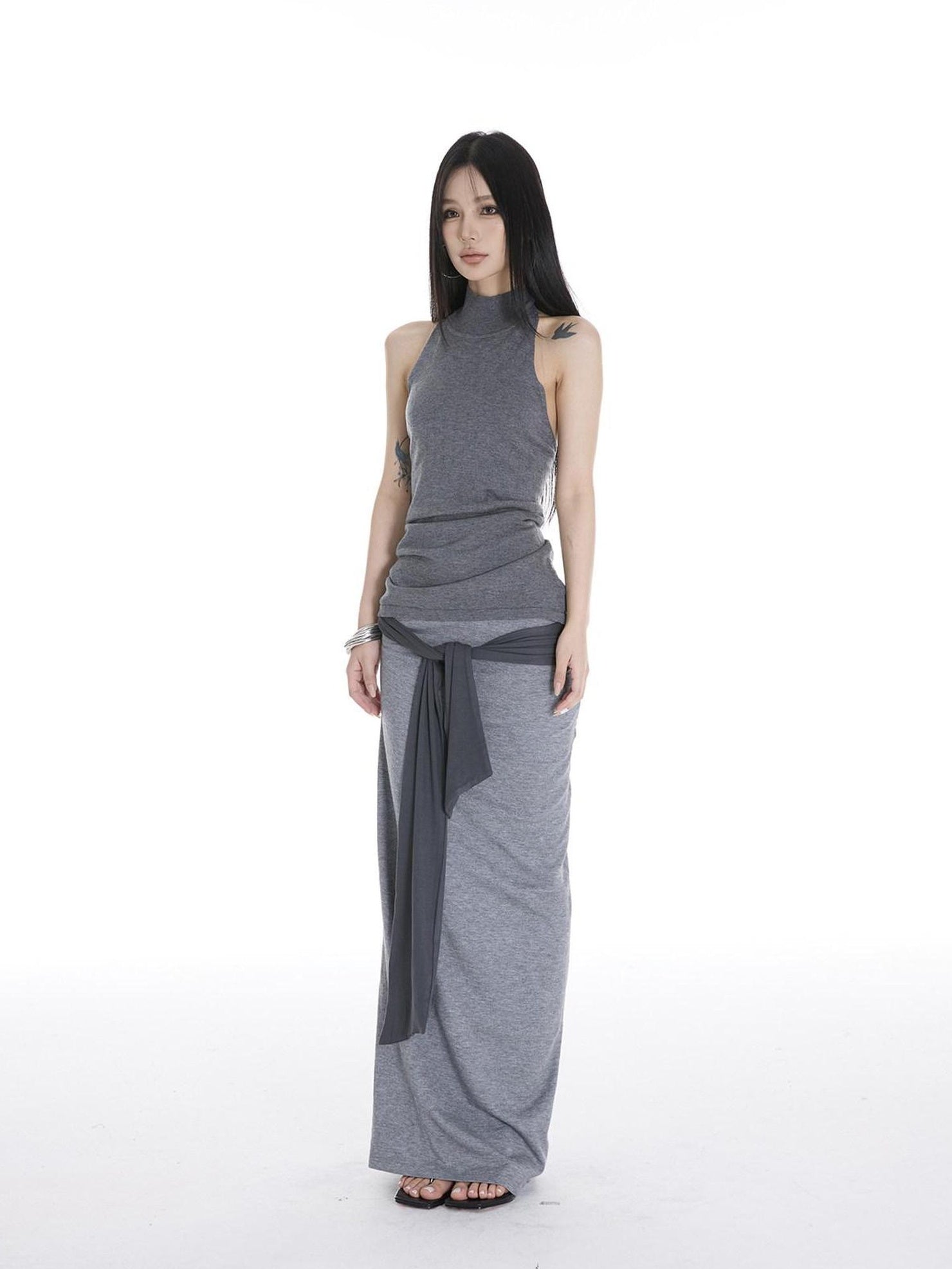 CrushOnit Sleek Commuter Slim Fit Sleeveless Turtleneck Pullover Young Women Grey Knitwear