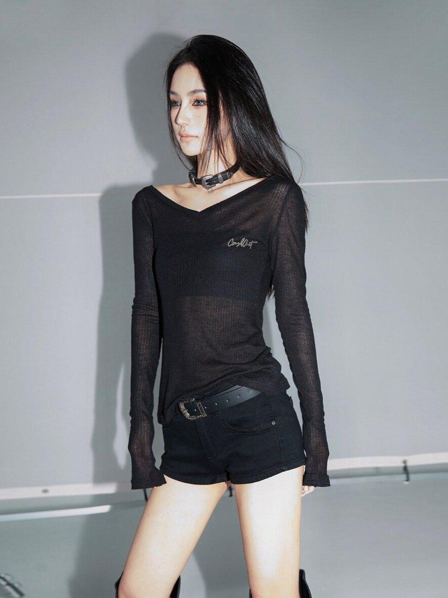 CrushOnit Slim Waist V-neck Office Minimal Ladies Cotton Blend Black Long Sleeve T-Shirts
