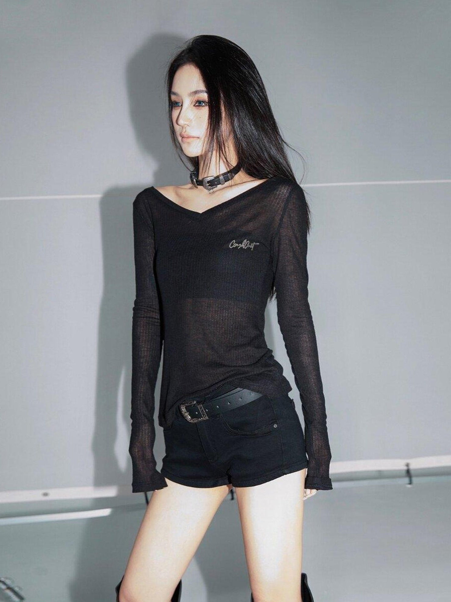 CrushOnit Slim Waist V-neck Office Minimal Ladies Cotton Blend Black Long Sleeve T-Shirts