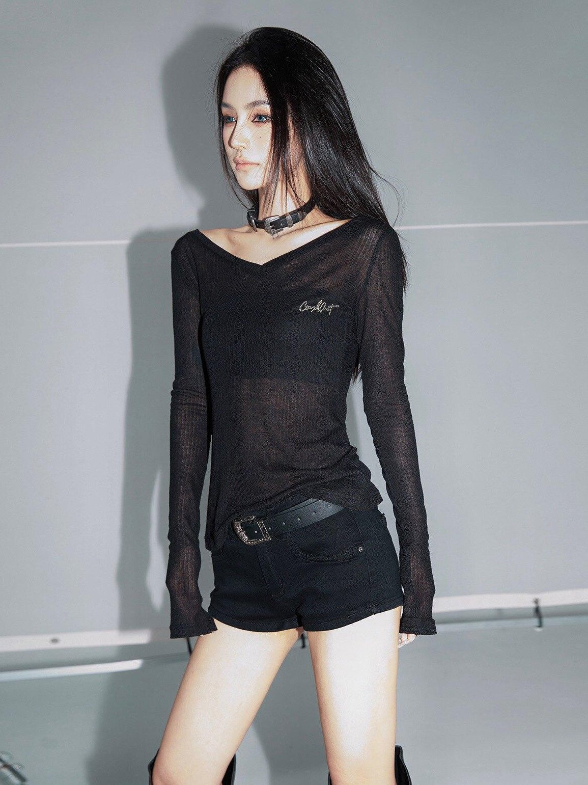 CrushOnit Slim Waist V-neck Office Minimal Ladies Cotton Blend Black Long Sleeve T-Shirts