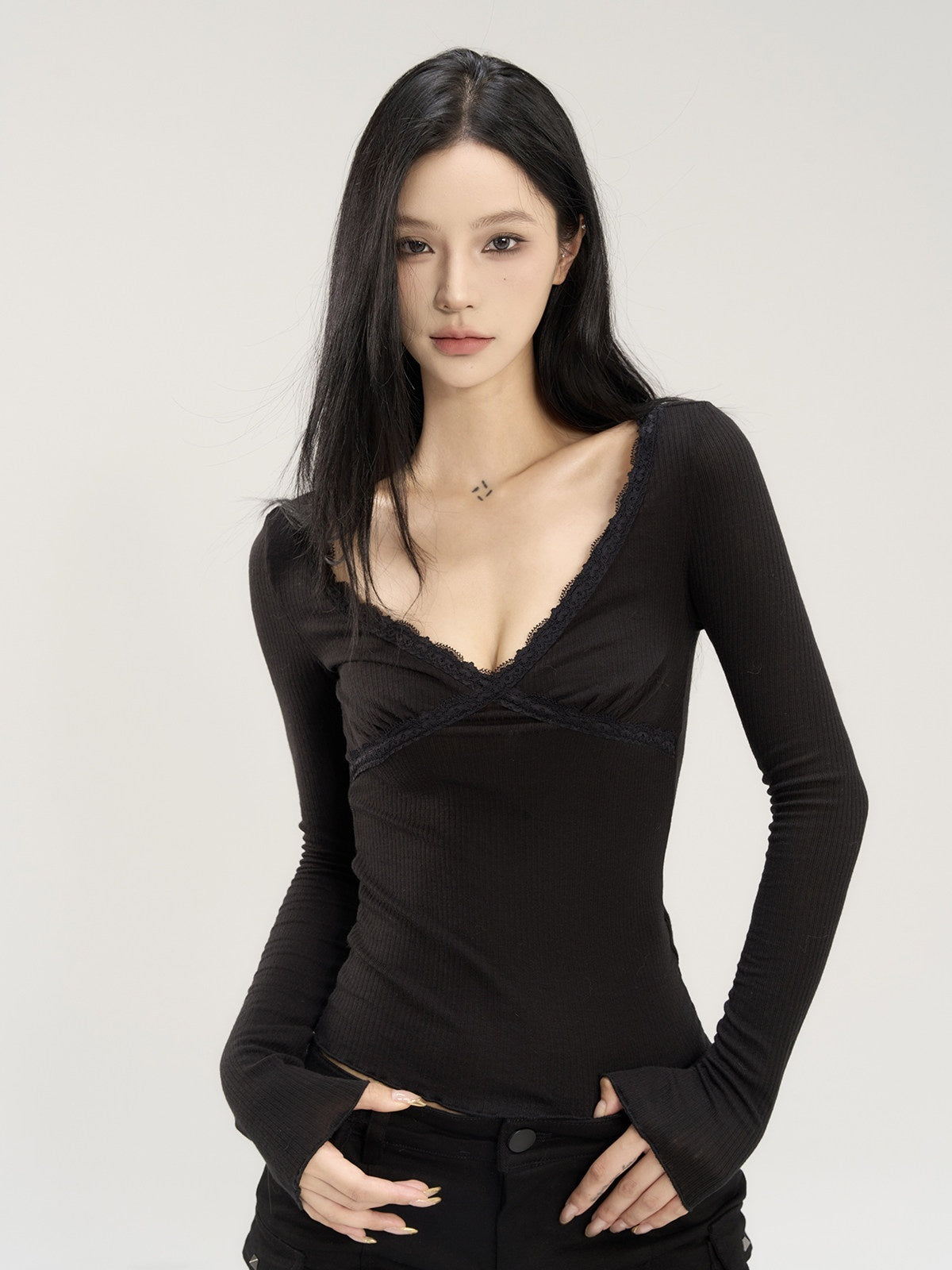 CrushOnit_Soft_Cotton_Blend_V-neck_Slim_Fit_Office_Casual_Black_Women_Long_Sleeve_T-Shirts_MISSTT